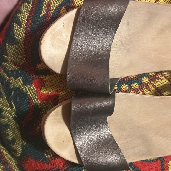 metallic and suede bryr clogs barely worn - Picture 2 of 6